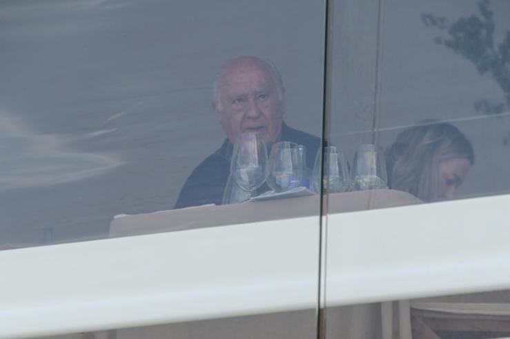 A presidenta de Inditex, Marta Ortega, e o empresario Amancio Ortega durante a celebración no centro hípico de Casas Novas na Coruña, a 12 de xullo de 2023, na Coruña / M. Dylan - Arquivo