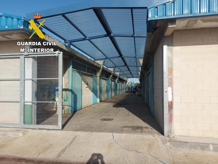 Investigadas 17 persoas pola conexión fraudulenta á rede eléctrica de varios almacéns do peirao de Oza, no porto da Coruña / GARDA CIVIL