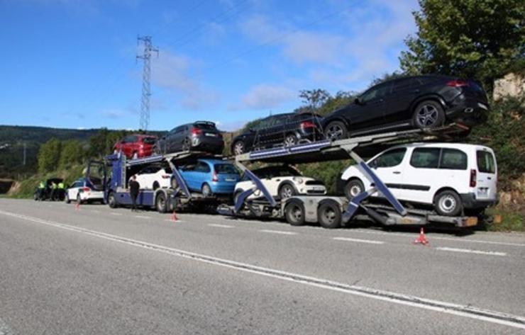Interceptado na A-52 un camioneiro que circulaba sen carné e levaba no tacógrafo o cartón do seu irmán xemelgo / GARDA CIVIL