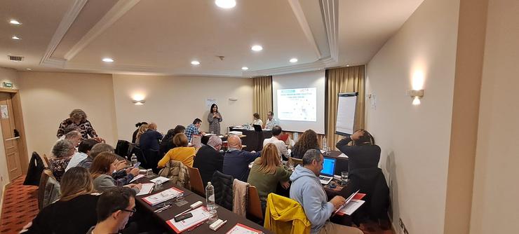 A secretaria de Acción Sindical de UXT-Servizos Públicos, Isabel Araque, nunha xornada en Santiago de Compostela.. UXT / Europa Press