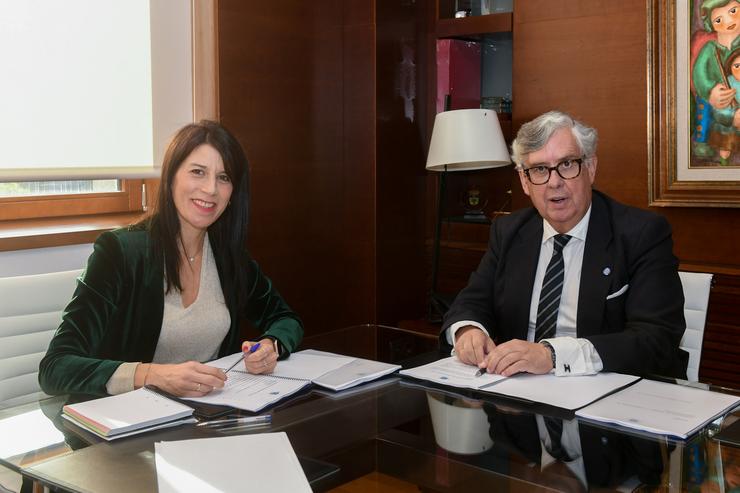 A conselleira de Vivenda e Planificación de Infraestruturas, María Martínez Allegue, e o presidente da Confederación de Empresarios de Galicia (CEG), José Manuel Vieites,. XUNTA / Europa Press