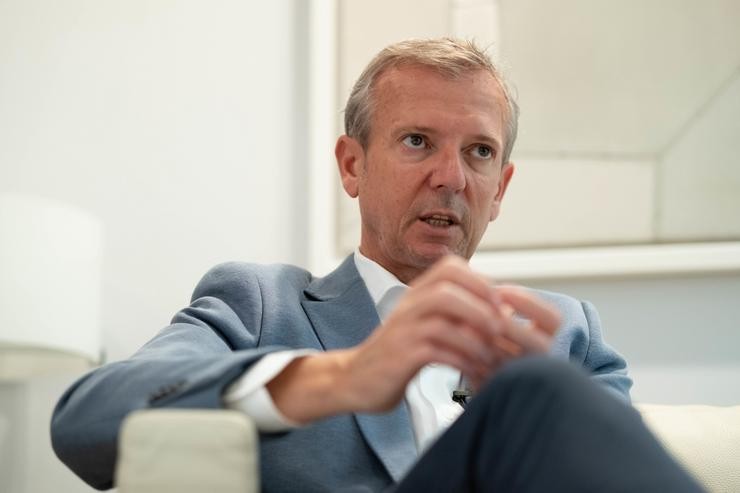 Arquivo - O presidente da Xunta de Galicia e do PP de Galicia, Alfonso Rueda, durante unha entrevista con Europa Press, na sede da Xunta de Galicia, a 12 de agosto de 2024, en Santiago de Compostela. César Arxina - Europa Press - Arquivo / Europa Press