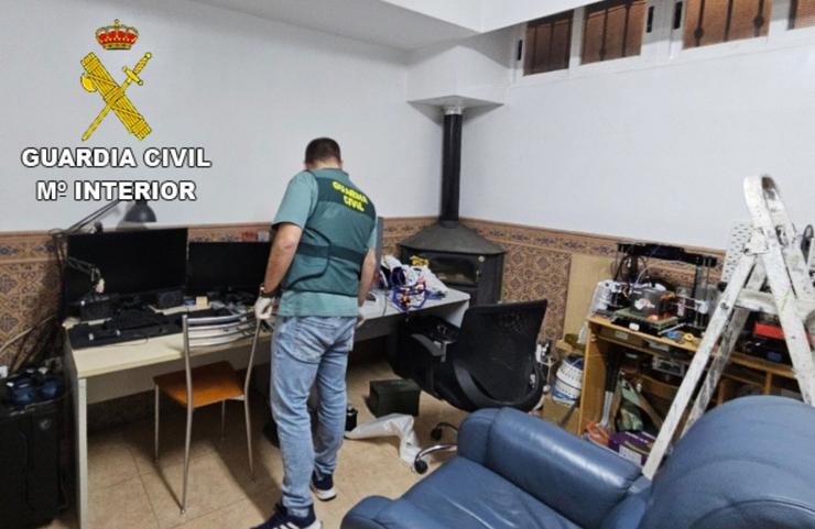 Unha investigación da Garda Civil iniciada en Galicia culmina coa detención dun pedófilo nun pobo de Almería / GARDA CIVIL