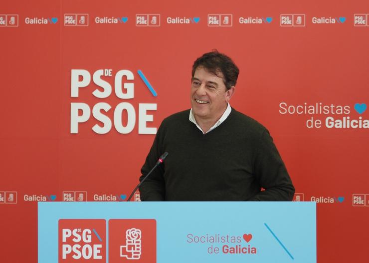 O secretario xeral do PSdeG, José Ramón Gómez Besteiro, en rolda de prensa / PSDEG