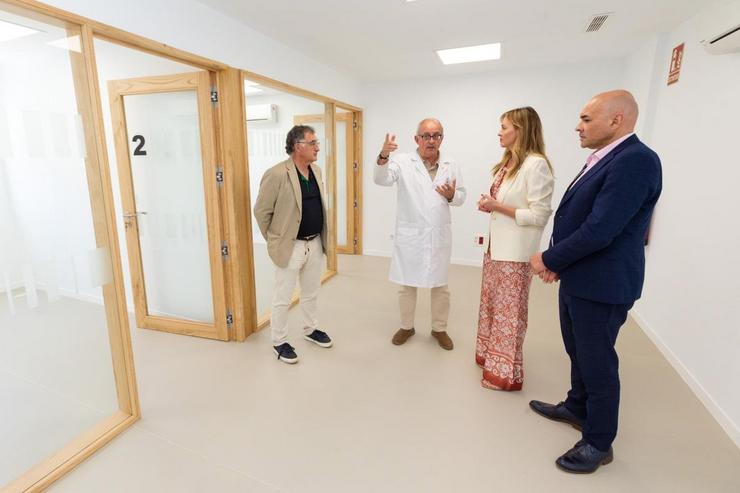 A conselleira de Política Social, Fabiola García, visita o centro situado no Gil Casares de Santiago o pasado mes de xullo / XUNTA