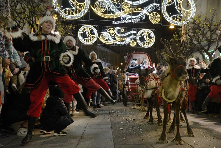 Desfile de Papá Noel con renos en Ourense. A 21 de decembro de 2024 / ROSA VEIGA