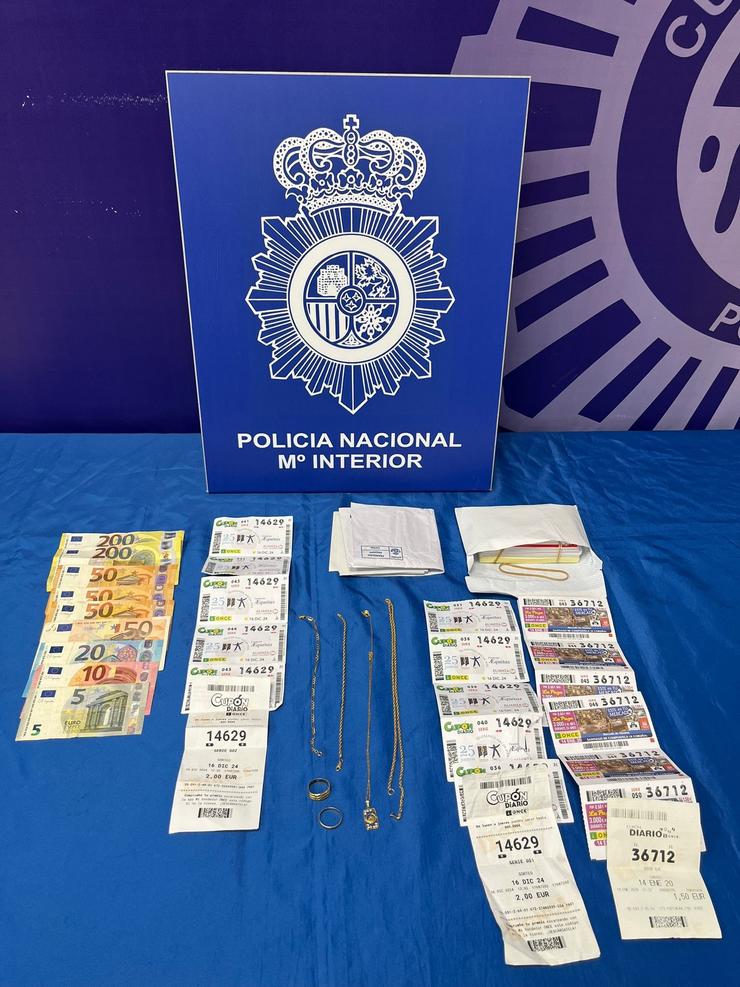 Detidas tres persoas en Lugo acusadas de estafar vendendo falsos billetes premiados de Lotaría.. POLICÍA NACIONAL / Europa Press