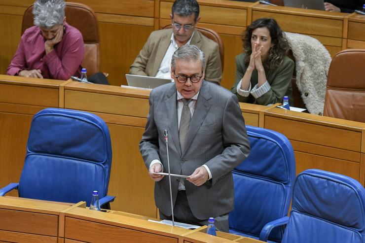 O conselleiro de Sanidade, Antonio Gómez Caamaño, responde a preguntas orais no pleno do Parlamento galego.. XUNTA / Europa Press