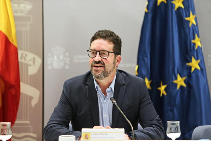 O secretario de Estado de Emprego, Joaquín Pérez Rey, na reunión cos axentes sociais para a subida do SMI.. MINISTERIO DE TRABALLO / Europa Press
