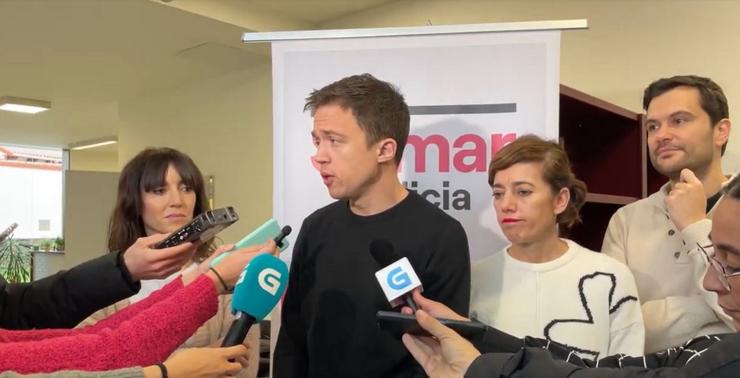 O deputado no Congreso de Sumar, Íñigo Errejón, atende aos medios de comunicación xunto á candidata de Sumar Galicia á presidencia da Xunta, Marta Lois / Europa Press