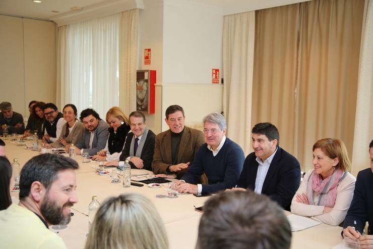 O candidato do PSdeG á Presidencia da Xunta, José Ramón Gómez Besteiro, reunido con alcaldes socialistas, PSDEG / Europa Press