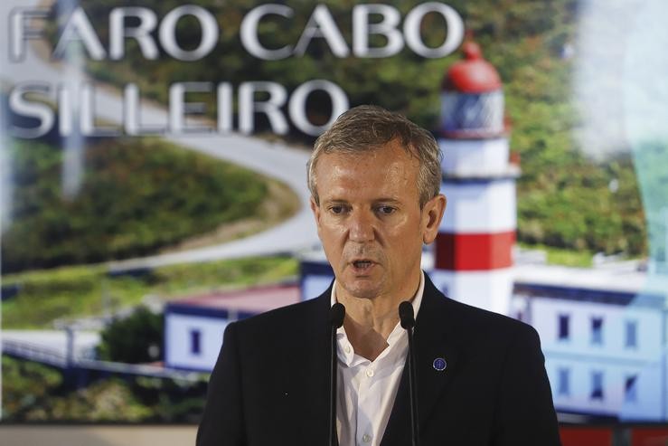 O presidente da Xunta de Galicia, Alfonso Rueda, nunha visita ao faro de Cabo Silleiro, con motivo da súa próxima transformación en hotel, a 15 de xaneiro de 2024 / Adrián Irago