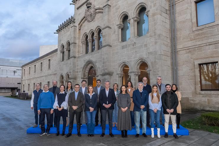 Roda xunto aos integrantes da candidatura do PPdeG por Ourense. PPDEG / Europa Press