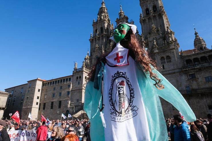 Imaxe dunha manifestación en Santiago en defensa da sanidade pública celebrada en Santiago en febreiro de 2023 