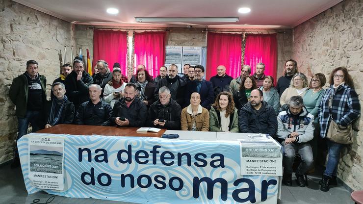Colectivos ecoloxistas e do mar en rolda de prensa para informar sobre a manifestación en defensa do mar, convocada en Santiago o 21 de xaneiro de 2024 