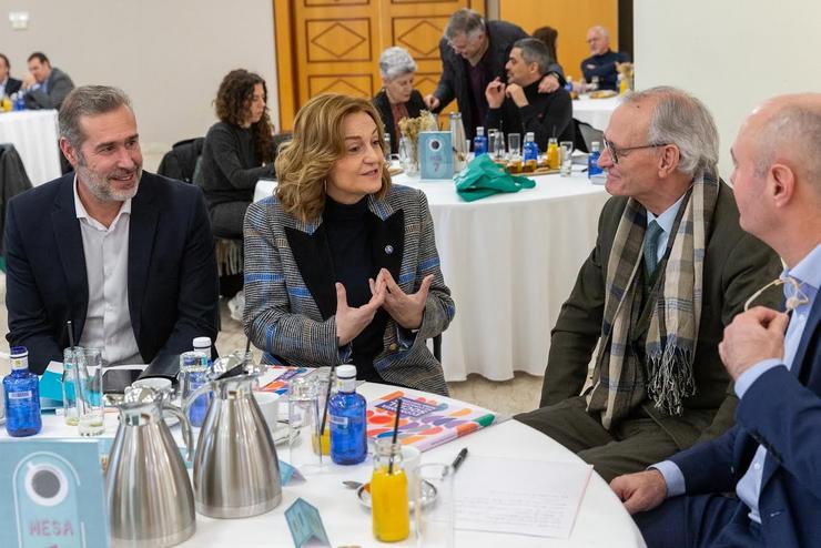 O presidente do Foro pola Economía Social Galega (ForoEsGal), Celso Gándara, e a conselleira de Promoción do Emprego e Igualdade, Elena Rivo, no IV 'Almorzo con Aroma a Economía Social'.. XUNTA DE GALICIA 