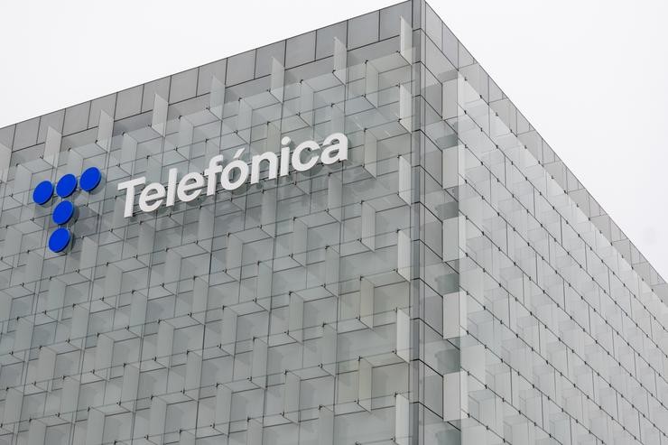 Arquivo - Vista da sede de Telefónica, a 28 de novembro de 2023, en Madrid (España). Telefónica trasladou aos sindicatos maioritarios (UXT, CCOO e Sumados-Fetico) a proposta de aplicar un Expediente de Regulación de Emprego (ERE) para reducir s. Eduardo Parra - Europa Press - Arquivo / Europa Press