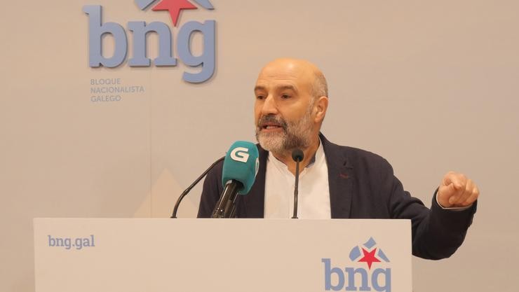 O deputado do BNG no Congreso, Néstor Rego, en rolda de prensa 