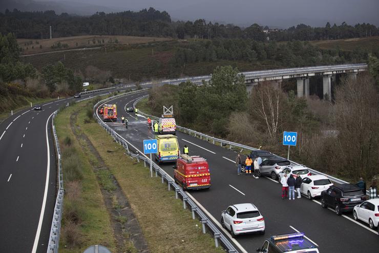 Retencións e grandes colas tras un accidente múltiple na A-52 na Cañiza / Adrián Irago - Europa Press