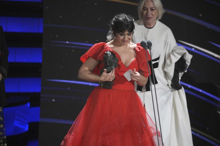 A actriz Janet Novás recolle o premio a Mellor Acriz Revelación durante a gala da 38 edición dos Premios Goya / José Oliva - Europa Press / Europa Press