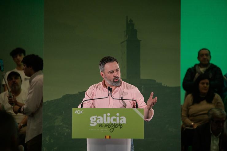 O líder de Vox, Santiago Abascal, intervén durante o peche da campaña electoral de Vox / Europa Press