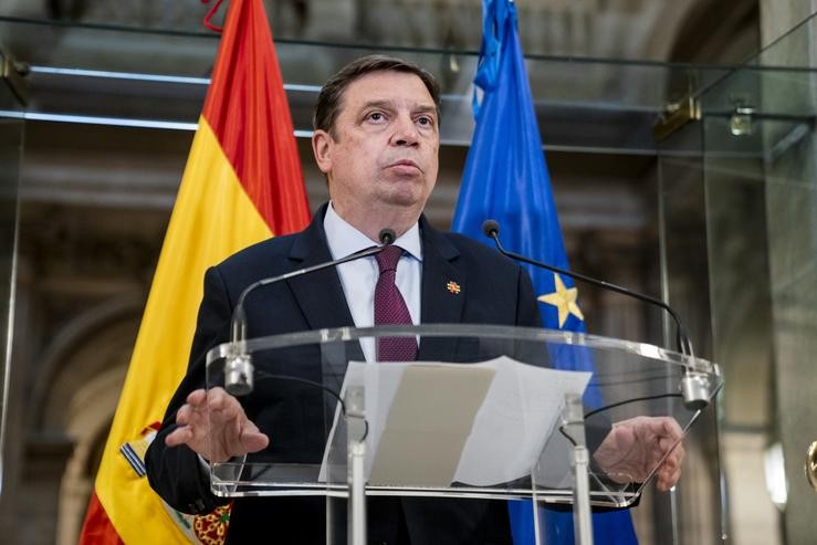 Arquivo - O ministro de Agricultura, Pesca e Alimentación, Luís Planas, comparece despois dunha reunión con representantes do sector pesqueiro, na sede do Ministerio de Agricultura, a 23 de marzo de 2022, en Madrid (España). O sector pesqueiro ha co. A. Pérez Meca - Europa Press - Arquivo / Europa Press