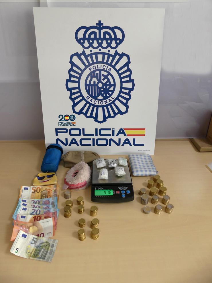 Operación contra a venda de droga polo miúdo en Vilagarcía / POLICÍA