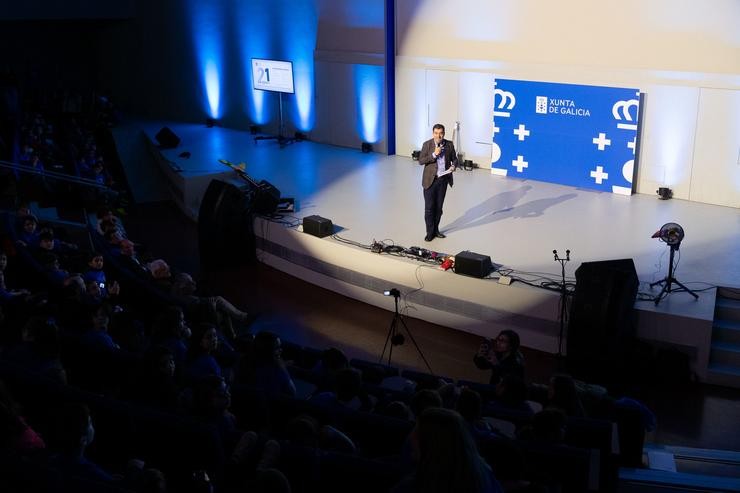 O conselleiro de Cultura, Educación, FP e Universidades en funcións, Román Rodríguez, participa no encontro do alumnado participante no programa 