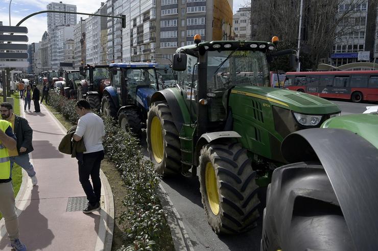 Entrada de tractores na Delegación do Goberno en Galicia. M. Dylan - Europa Press / Europa Press