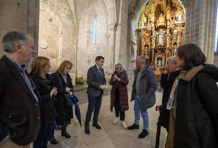 O conselleiro de Cultura, Román Rodríguez, visita o Panteón dos Galegos Ilustres, en Santiago, para revisar o estado do edificio polas humidades. XUNTA DE GALICIA 