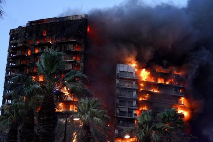 Incendio dun edificio en Valencia 