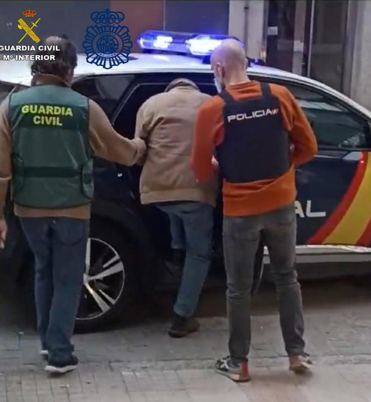 Home detido / POLICÍA NACIONAL