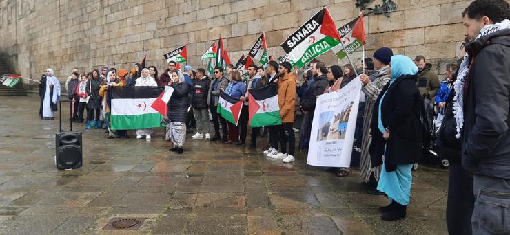 Diversos colectivos concéntranse en Santiago para proclamar a Sánchez que "o Sahara non se vende".. COMUNIDADE PALESTINA / Europa Press