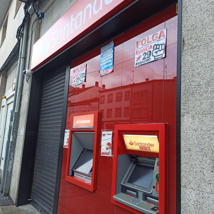 Oficina do Banco Santander pechada polo paro, mobilizacións e folga na banca 