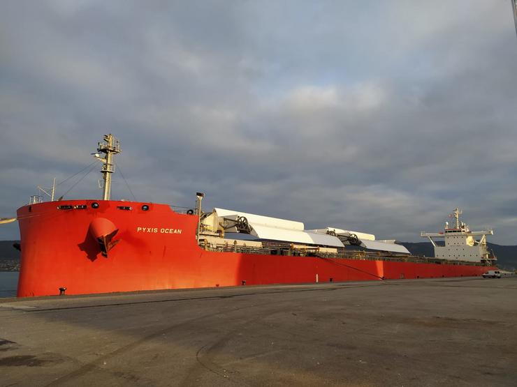 O porto de Marín (Pontevedra) é o primeiro destino español para a operativa do buque 'Carrier Pyxis Ocean', o primeiro buque cargueiro equipado con enerxía de propulsión eólica.. PORTO DE MARÍN 