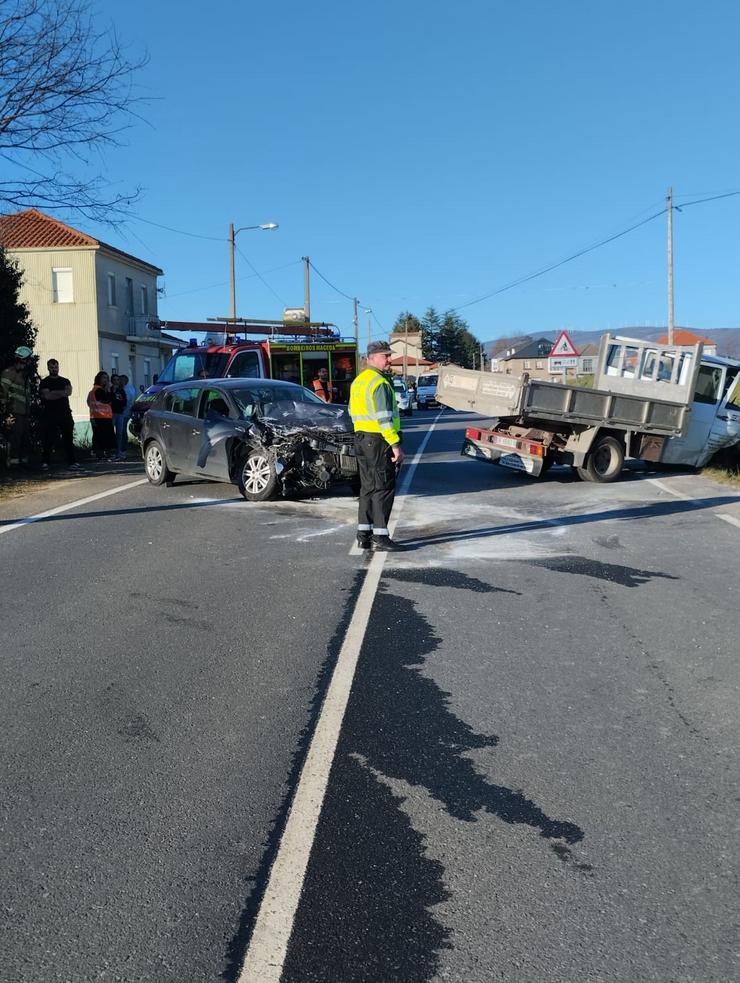 Accidente en Foncuberta.. GARDA CIVIL DE OURENSE