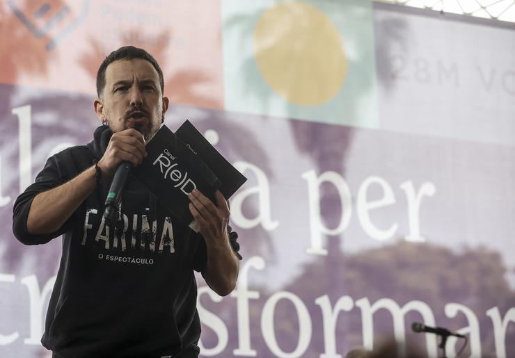 O exvicepresidente do Goberno e exlíder de Podemos Pablo Iglesias, intervén durante un acto de peche de campaña de Unides Podem-Esquerra Unida 