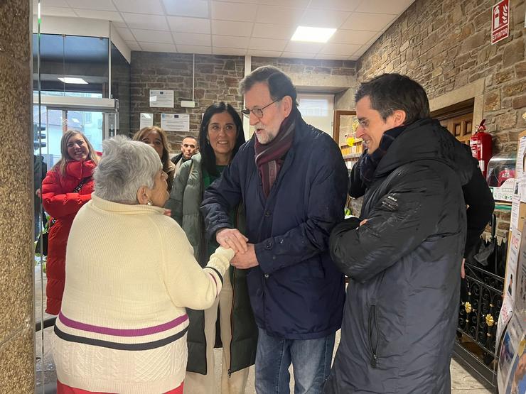 Rajoy visita o centro sociocomunitario de Porta do Camiño, en Santiago / PPDEG