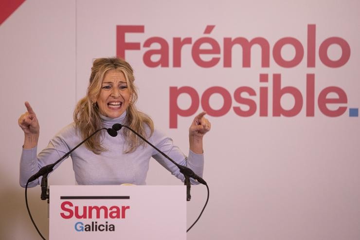 A vicepresidenta do Goberno e líder de Sumar, Yolanda Díaz, intervén durante un acto de campaña de Sumar, no Hotel Baía, a 9 de febreiro de 2024, en Vigo 