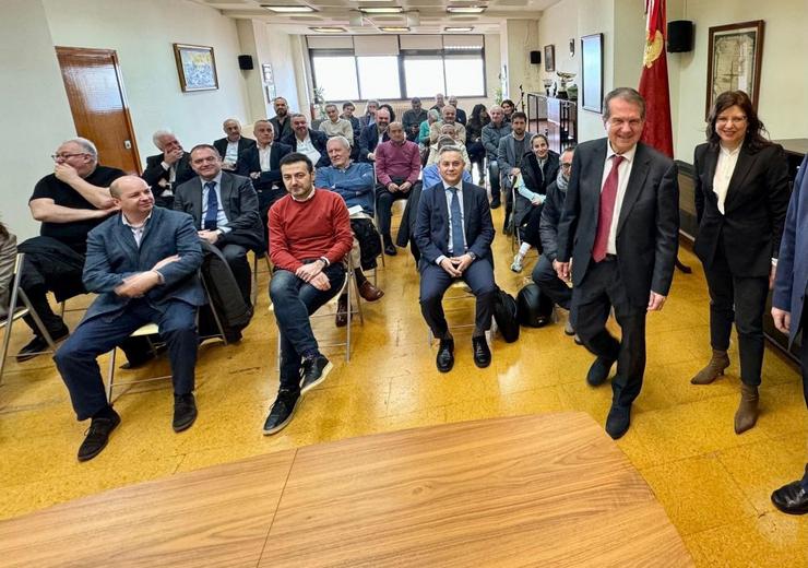 Reunión do alcalde de Vigo, Abel Caballero, e a concelleira de Urbanismo, María José Caride, con asociacións empresariais e colexios profesionais, para abordar a situación do PXOM, o 11 de marzo de 2024 / CONCELLO DE VIGO