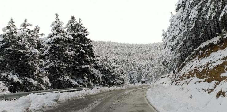Arquivo - Estrada de montaña nevada.. DGA. - Arquivo