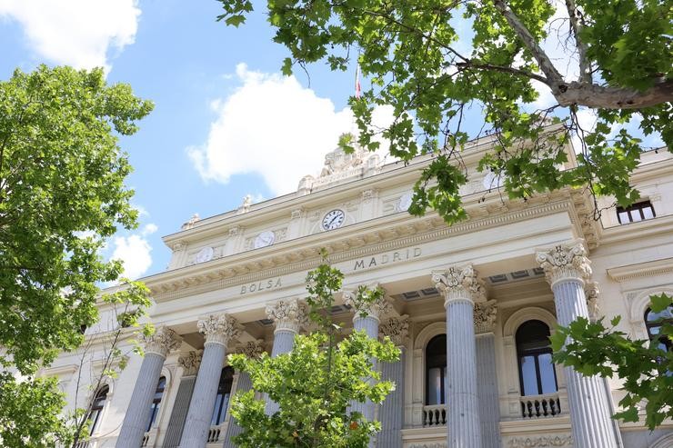 Fachada do Palacio da Bolsa de Madrid, en Madrid, sede do Ibex 