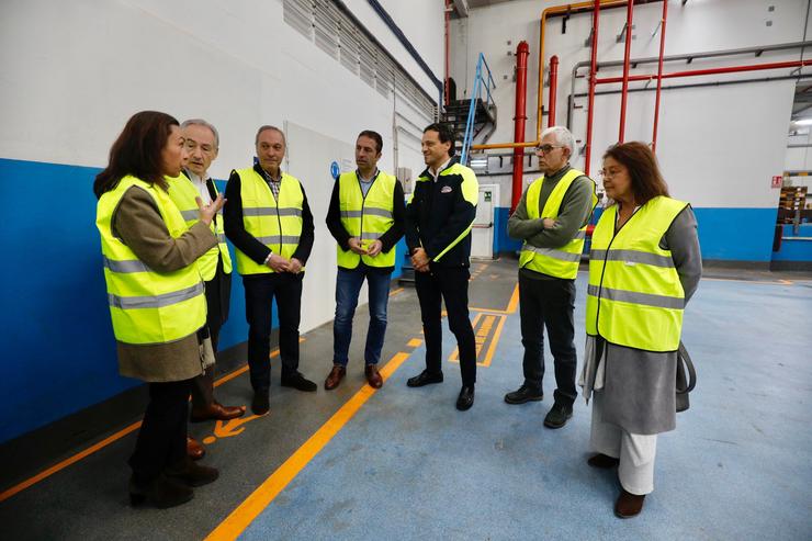 O conselleiro do Mar en funcións, Alfonso Villares, visita as instalacións de Safricope. XUNTA / Europa Press