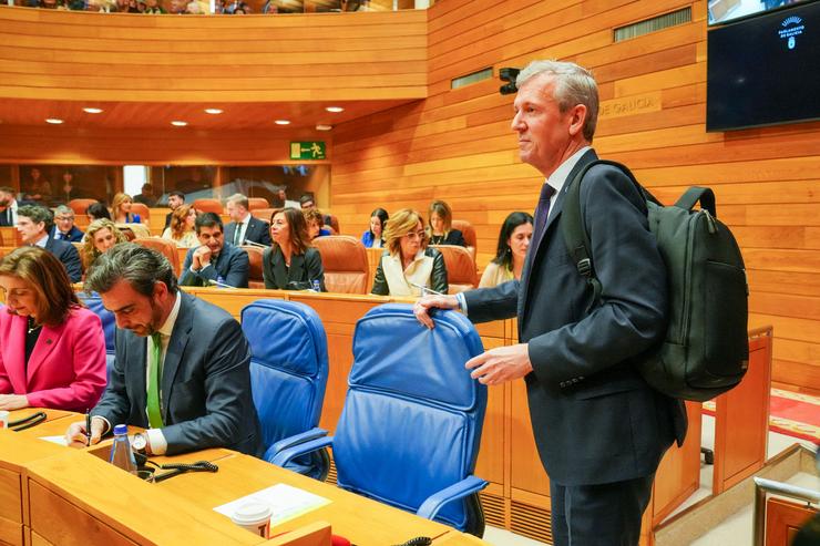 O presidente da Xunta en funcións e líder do PPdeG, Alfonso Rueda, chega á sesión de constitución do Parlamento de Galicia, a 18 de marzo de 2024, en Santiago de Compostela 