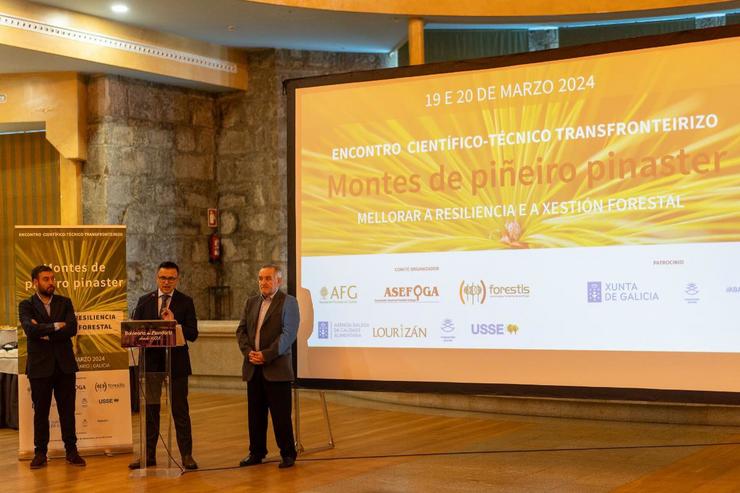 O conselleiro do Medio Rural en funcións, José González, participa no 'Encontro científico-técnico Transfronteirizo de Montes de Pinus Pinaster' en Mondariz-Balneario (Pontevedra).. XUNTA 