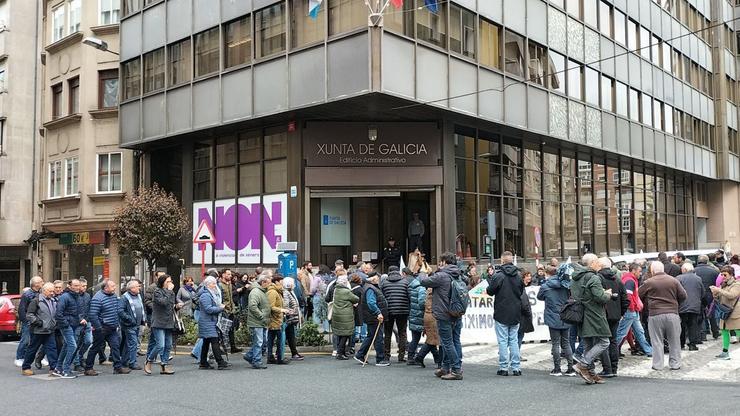 Gandeiros protestan ante a Xunta en Ourense por 'decisións políticas' que sacrifican 40 vacas en Manzaneda. SINDICATO LABREGO GALEGO 