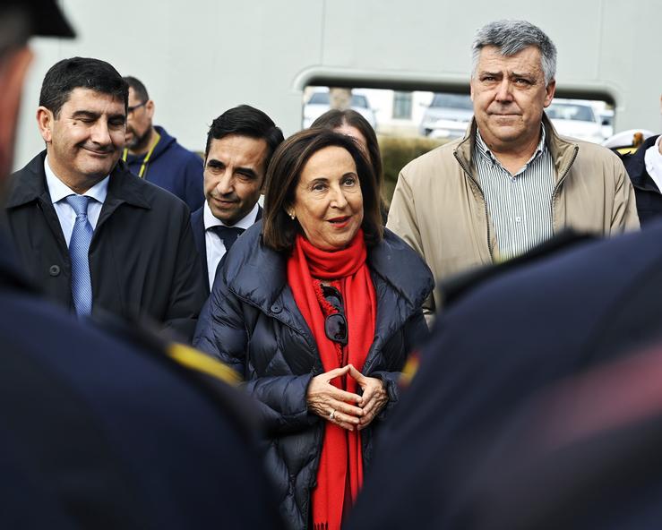 Arquivo - O alcalde de Ferrol, José Manuel Rei (2i) e a ministra de Defensa, Margarita Carballos, durante a súa visita ás instalacións do Arsenal de Ferrol, a 14 de decembro de 2023, en Ferrol, A Coruña, Galicia (España). Carballos participa hoxe na pres. Raúl Lomba - Europa Press - Arquivo / Europa Press