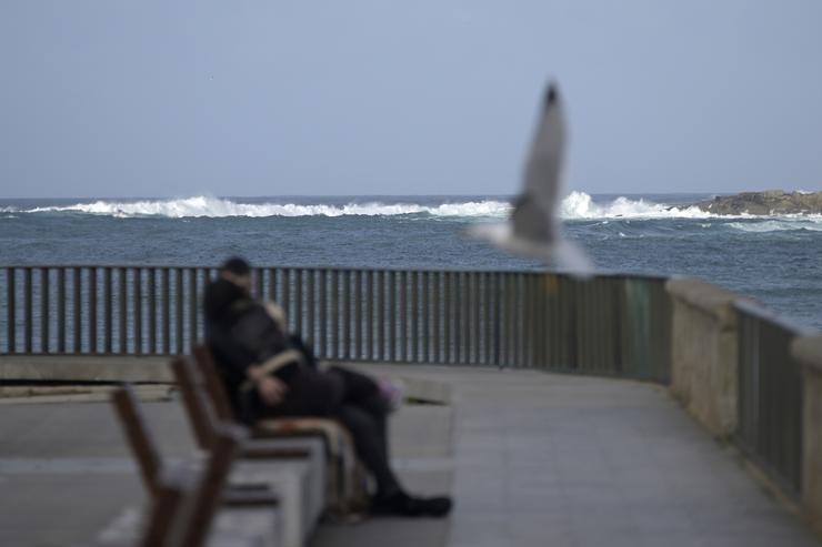Unha onda no mar, a 3 de xaneiro de 2024, na Coruña / M. Dylan - Europa Press 
