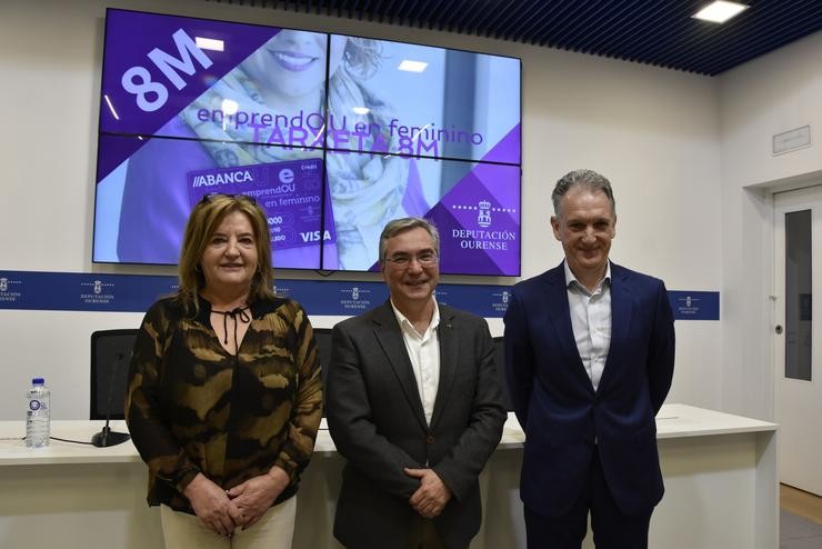 O presidente da Deputación de Ourense, Luís Menor, presenta o 'Cartón 8m'. DEPUTACIÓN DE OURENSE 