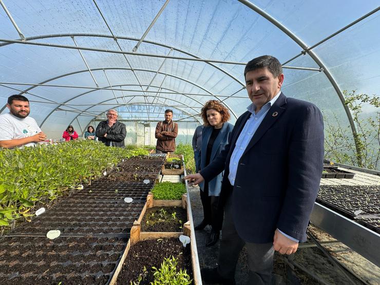 O delegado do Goberno en Galicia, Pedro Blanco, visita unha cooperativa en Oza-Cesuras. DELEGACIÓN DO GOBERNO EN GALICIA / Europa Press